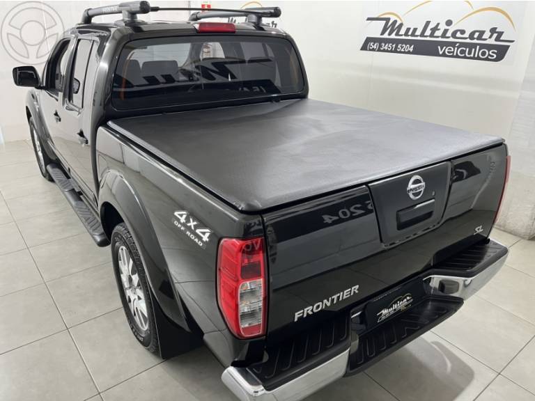 NISSAN - FRONTIER 2.5 SL 4X4 CD TURBO ELETRONIC DIESEL 4P AUTOMÁTICO - 2014/2015 - PRETA - R$ 106.900,00