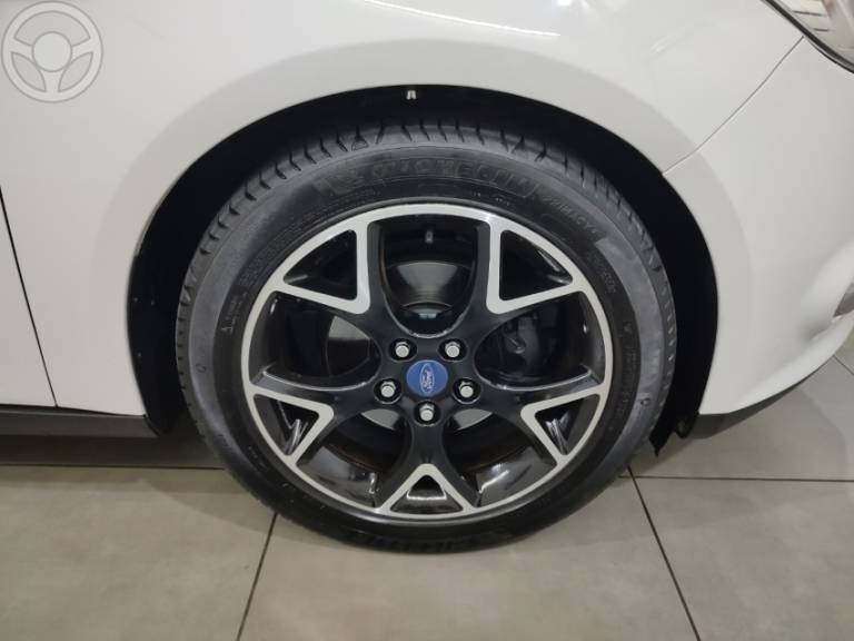 FORD - FOCUS 2.0 TITANIUM HATCH 16V FLEX 4P AUTOMÁTICO - 2015/2015 - BRANCA - R$ 56.900,00