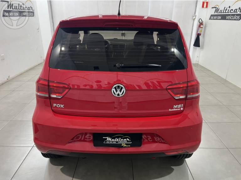 VOLKSWAGEN - FOX 1.6 MSI COMFORTLINE 8V FLEX 4P MANUAL - 2015/2016 - VERMELHA - R$ 51.900,00