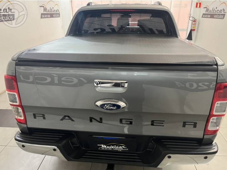 FORD - RANGER 3.2 LIMITED 4X4 CD 20V DIESEL 4P AUTOMÁTICO - 2015/2015 - CINZA - R$ 115.000,00