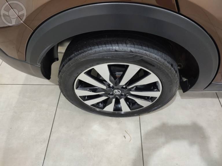 NISSAN - KICKS 1.6 16V FLEX SV 4P XTRONIC - 2018/2019 - MARROM - R$ 84.900,00