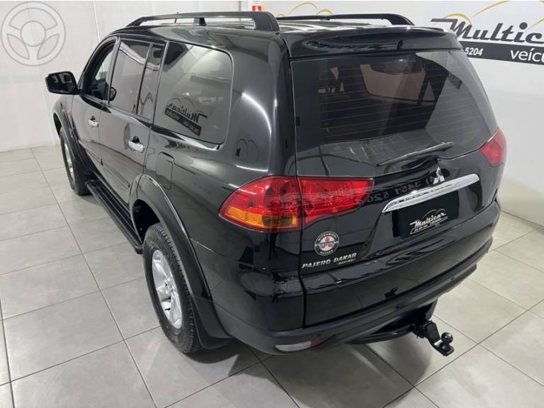 MITSUBISHI - PAJERO DAKAR 3.2 HPE 4X4 7 LUGARES 16V TURBO INTERCOOLER DIESEL 4P AUTOMÁTICO - 2011/2012 - PRETA - R$ 103.900,00