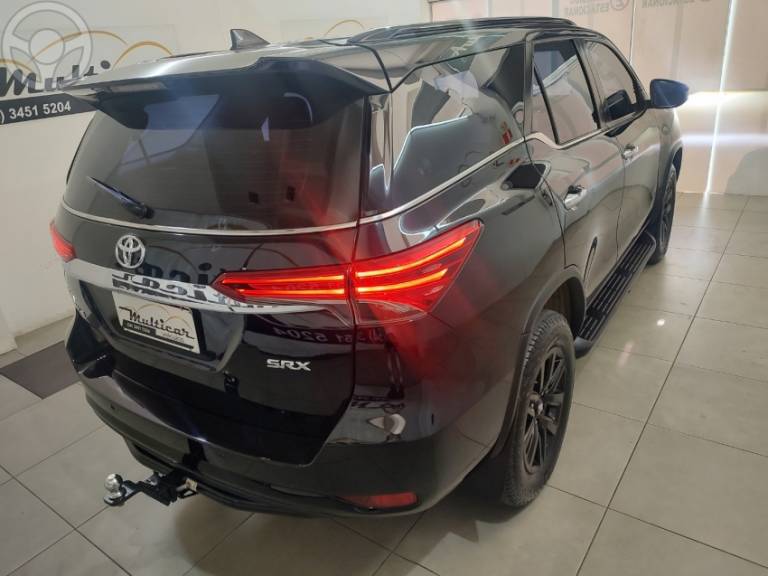 TOYOTA - HILUX SW4 2.8 SRX 4X4 7 LUGARES 16V TURBO INTERCOOLER DIESEL 4P AUTOMÁTICO - 2018/2018 - PRETA - R$ 239.000,00