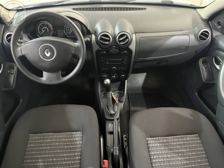 RENAULT - SANDERO 1.6 EXPRESSION 8V FLEX 4P MANUAL - 2013/2014 - BRANCA - R$ 34.500,00