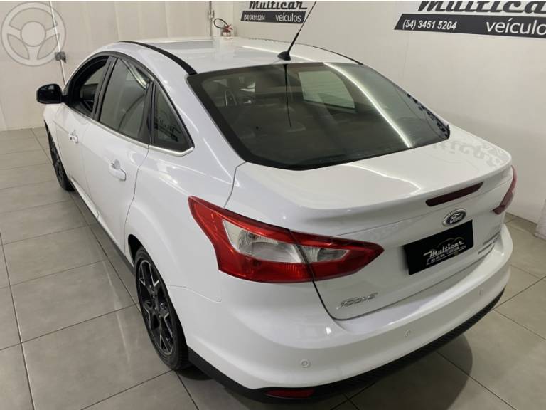 FORD - FOCUS 2.0 TITANIUM SEDAN 16V FLEX 4P AUTOMÁTICO - 2014/2014 - BRANCA - R$ 58.000,00