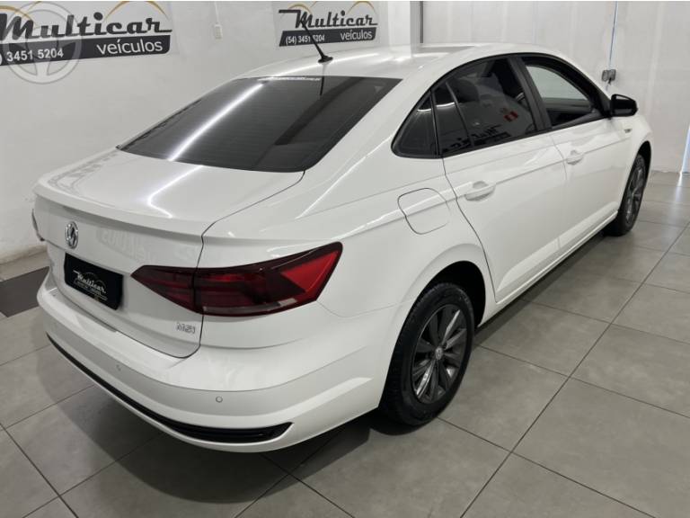 VOLKSWAGEN - VIRTUS 1.6 MSI TOTAL FLEX MANUAL - 2018/2019 - BRANCA - R$ 69.900,00