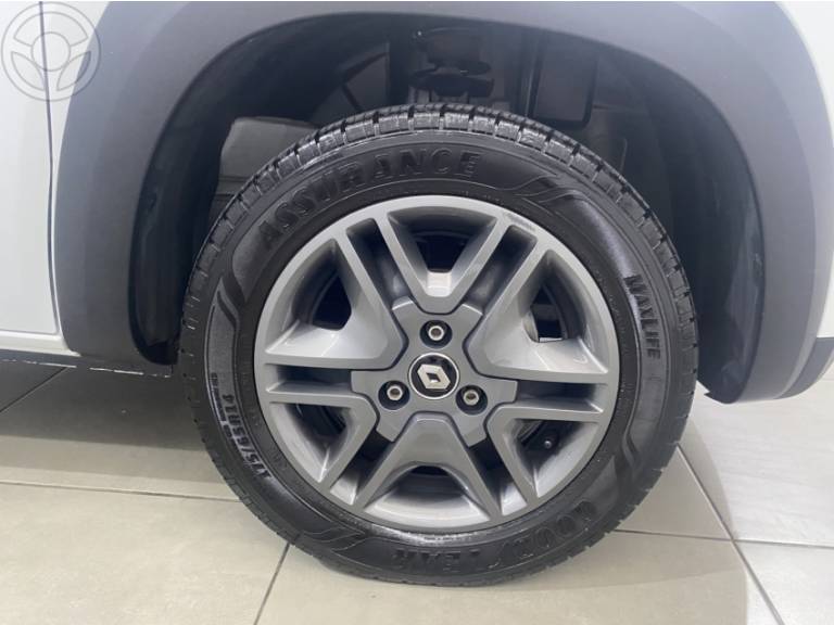 RENAULT - KWID 1.0 12V SCE FLEX INTENSE MANUAL - 2018/2019 - BRANCA - R$ 42.900,00