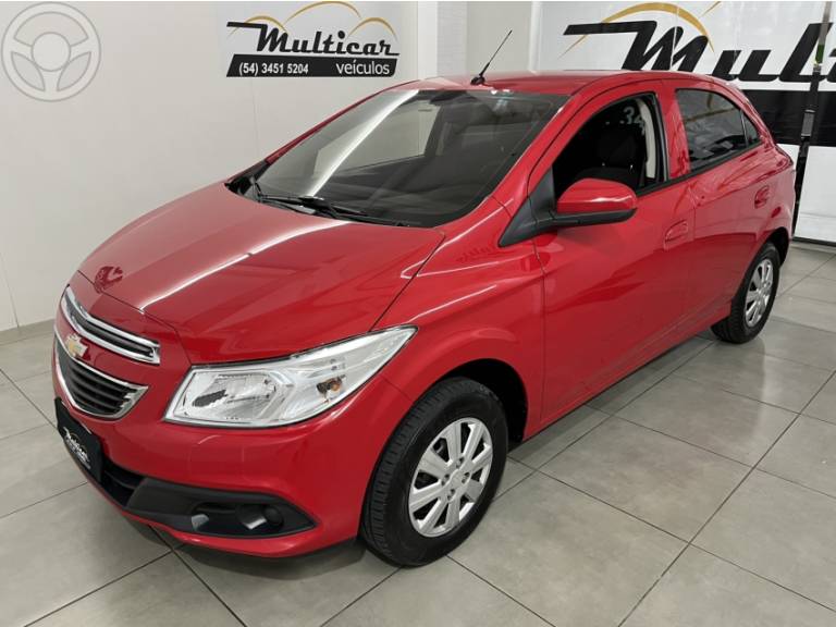 CHEVROLET - ONIX 1.0 MPFI LT 8V FLEX 4P MANUAL - 2014/2014 - VERMELHA - R$ 43.500,00