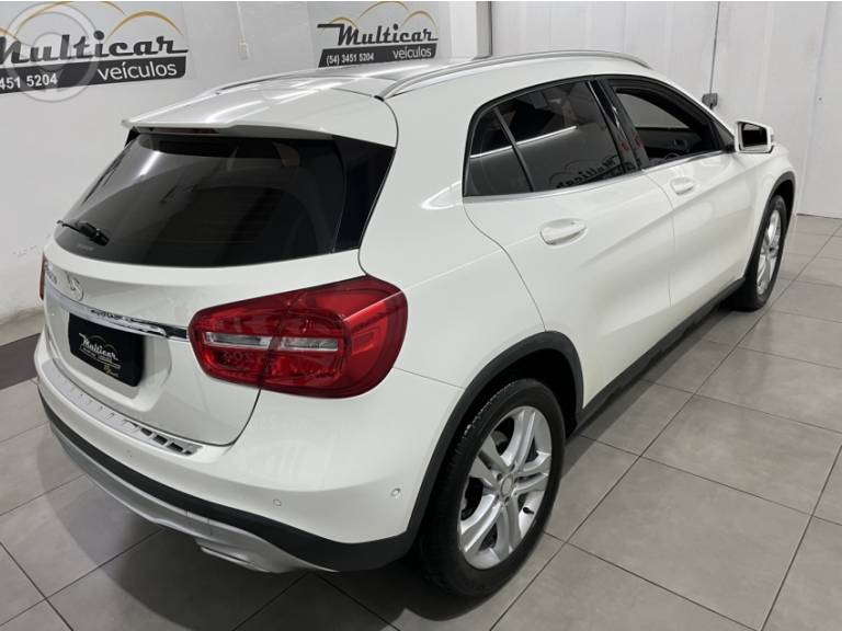 MERCEDES-BENZ - GLA 200 1.6 CGI ADVANCE 16V TURBO FLEX 4P AUTOMÁTICO - 2015/2015 - BRANCA - R$ 109.900,00