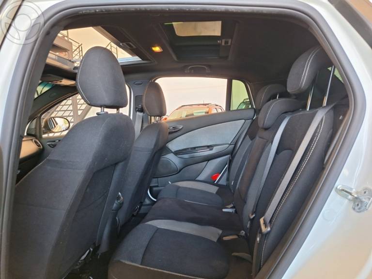 FIAT - BRAVO 1.8 SPORTING 16V FLEX 4P MANUAL - 2015/2016 - BRANCA - R$ 61.000,00