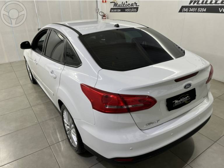 FORD - FOCUS 2.0 SE SEDAN 16V FLEX 4P AUTOMÁTICO - 2017/2017 - BRANCA - R$ 64.900,00