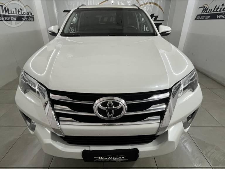 TOYOTA - HILUX SW4 2.8 SRX 4X4 16V TURBO INTERCOOLER DIESEL 4P AUTOMÁTICO - 2017/2017 - BRANCA - R$ 214.000,00
