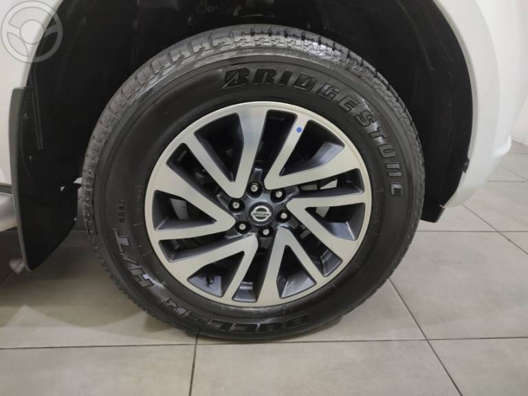 NISSAN - FRONTIER 2.3 LE 4X4 CD BI TURBO DIESEL 4P AUTOMÁTICO - 2021/2022 - BRANCA - R$ 179.900,00