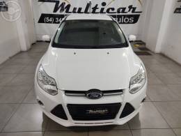FORD - FOCUS 1.6 SE HATCH 16V FLEX 4P AUTOMÁTICO - 2014/2015 - BRANCA - R$ 54.900,00