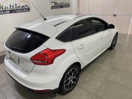 FORD - FOCUS 2.0 TITANIUM HATCH 16V FLEX 4P AUTOMÁTICO - 2015/2016 - BRANCA - R$ 64.900,00