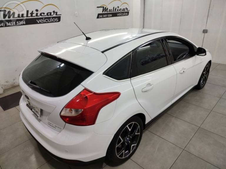 FORD - FOCUS 2.0 TITANIUM HATCH 16V FLEX 4P AUTOMÁTICO - 2015/2015 - BRANCA - R$ 60.000,00