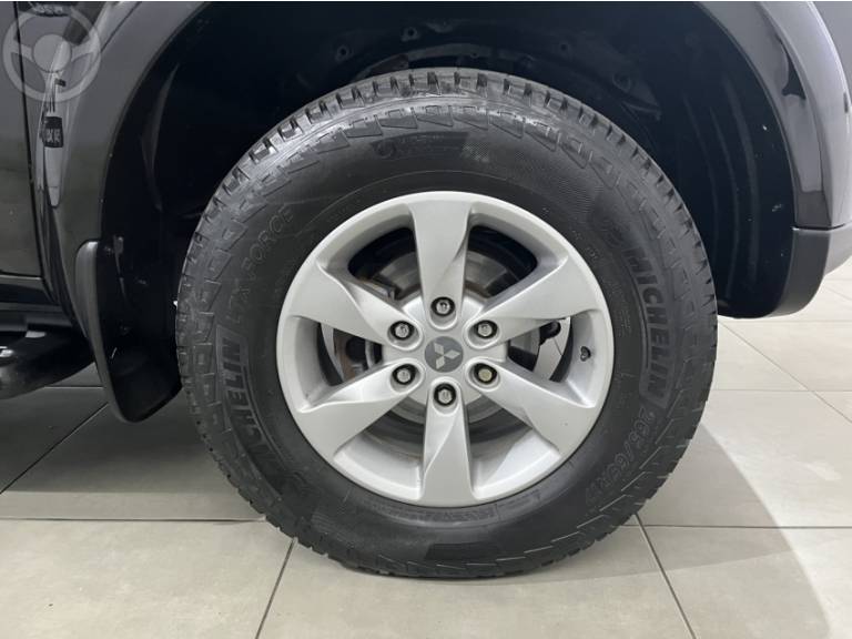 MITSUBISHI - PAJERO DAKAR 3.2 HPE 4X4 7 LUGARES 16V TURBO INTERCOOLER DIESEL 4P AUTOMÁTICO - 2011/2012 - PRETA - R$ 103.900,00