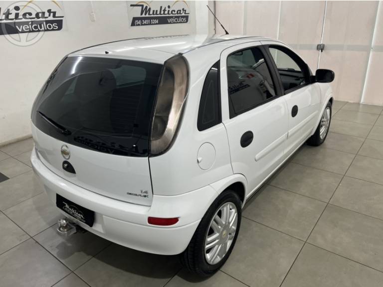 CHEVROLET - CORSA 1.4 MPFI MAXX 8V FLEX 4P MANUAL - 2011/2012 - BRANCA - R$ 34.900,00