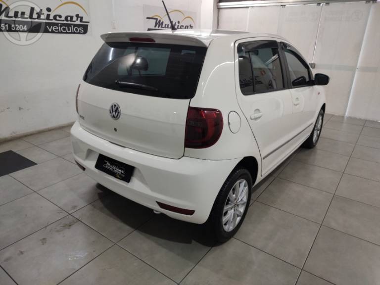 VOLKSWAGEN - FOX 1.6 MI ROCK IN RIO 8V FLEX 4P MANUAL - 2013/2014 - BRANCA - R$ 45.500,00