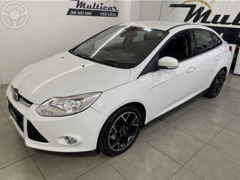 FORD - FOCUS 2.0 TITANIUM SEDAN 16V FLEX 4P AUTOMÁTICO - 2014/2014 - BRANCA - R$ 58.000,00