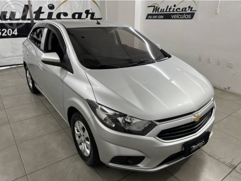 CHEVROLET - ONIX 1.0 MPFI LT 8V FLEX 4P MANUAL - 2017/2018 - PRATA - R$ 53.900,00