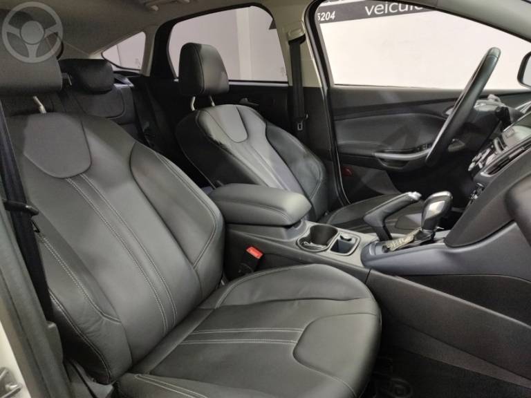 FORD - FOCUS 2.0 TITANIUM HATCH 16V FLEX 4P AUTOMÁTICO - 2015/2015 - BRANCA - R$ 58.900,00