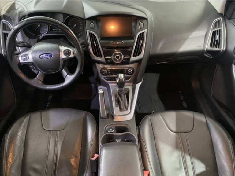 FORD - FOCUS 2.0 TITANIUM SEDAN 16V FLEX 4P AUTOMÁTICO - 2014/2014 - BRANCA - R$ 58.000,00
