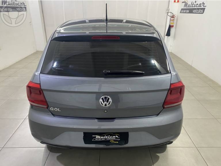 VOLKSWAGEN - GOL 1.6 MSI 8V TOTALFLEX 4P MANUAL - 2021/2022 - CINZA - R$ 59.900,00