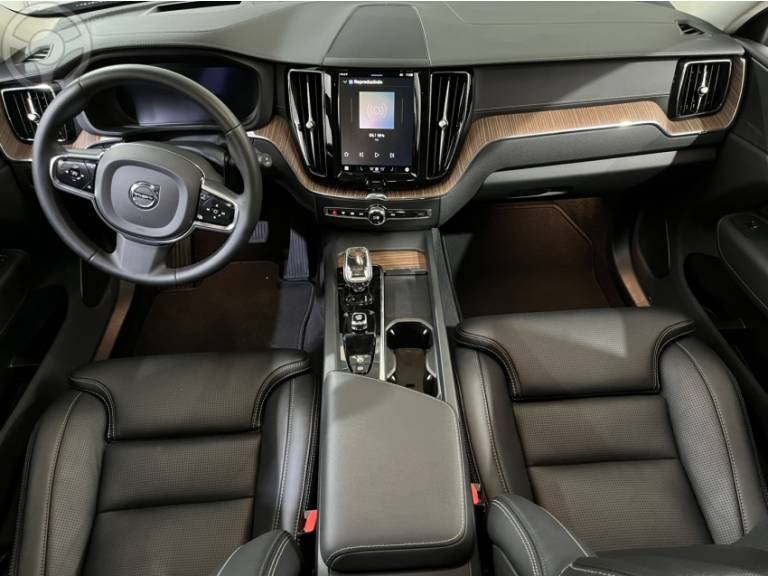 VOLVO - XC60 2.0 T8 ULTIMATE AWD HIBRIDO 4P AUTOMÁTICO - 2022/2023 - PRATA - R$ 329.900,00