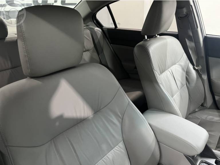 HONDA - CIVIC 2.0 LXR 16V FLEX 4P AUTOMÁTICO - 2014/2014 - BRANCA - R$ 72.900,00