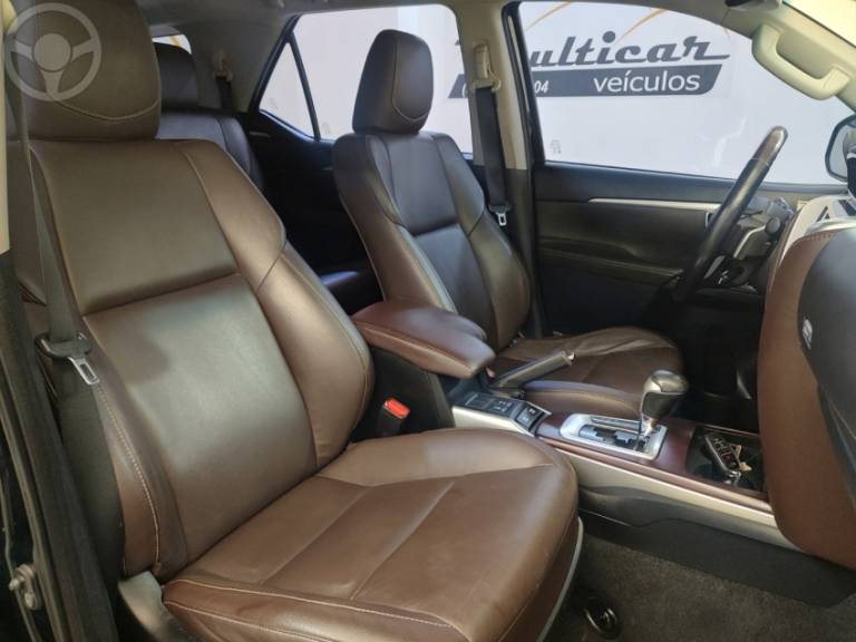 TOYOTA - HILUX SW4 2.8 SRX 4X4 7 LUGARES 16V TURBO INTERCOOLER DIESEL 4P AUTOMÁTICO - 2018/2018 - PRETA - R$ 239.000,00