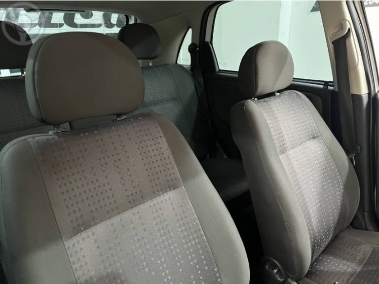 CHEVROLET - CORSA 1.4 MPFI MAXX 8V FLEX 4P MANUAL - 2011/2012 - BRANCA - R$ 34.900,00