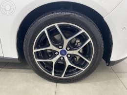 FORD - FOCUS 2.0 TITANIUM HATCH 16V FLEX 4P AUTOMÁTICO - 2015/2016 - BRANCA - R$ 64.900,00