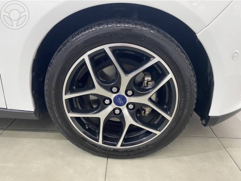 FORD - FOCUS 2.0 TITANIUM HATCH 16V FLEX 4P AUTOMÁTICO - 2015/2016 - BRANCA - R$ 64.900,00