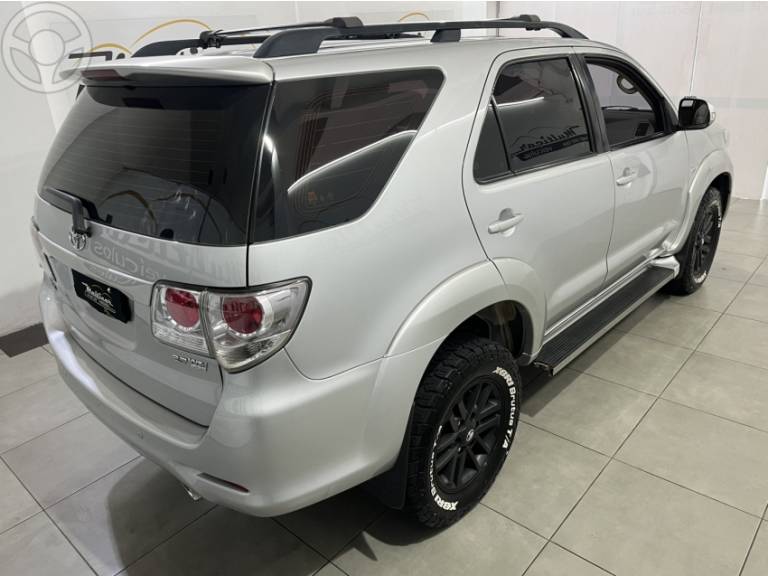 TOYOTA - HILUX SW4 2.7 SR 4X2 16V FLEX 4P AUTOMÁTICO - 2012/2012 - PRATA - R$ 107.500,00