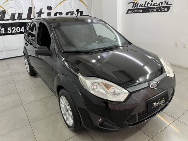 FORD - FIESTA 1.0 ROCAM HATCH 8V FLEX 4P MANUAL - 2013/2014 - PRETA - R$ 34.900,00