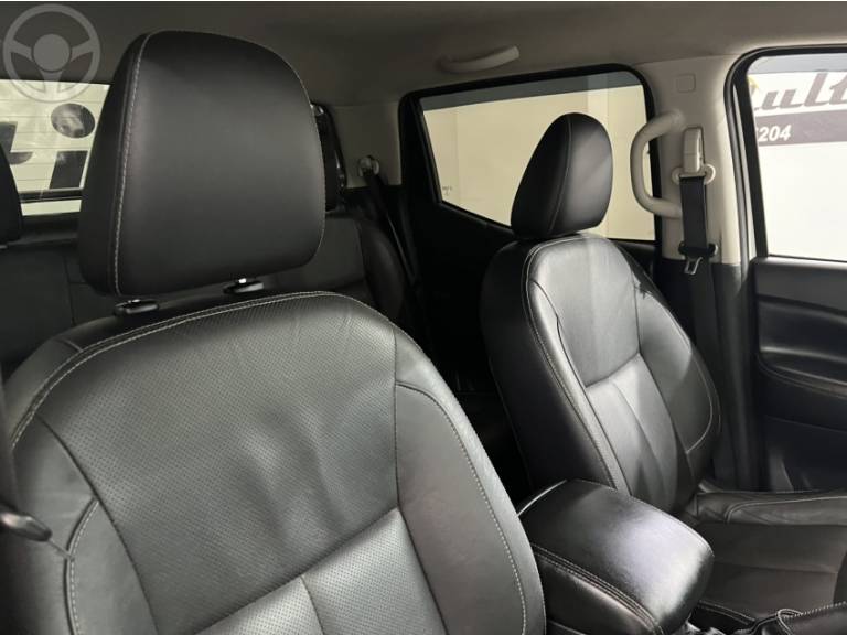 NISSAN - FRONTIER 2.3 LE 4X4 CD BI TURBO DIESEL 4P AUTOMÁTICO - 2017/2017 - BRANCA - R$ 129.900,00
