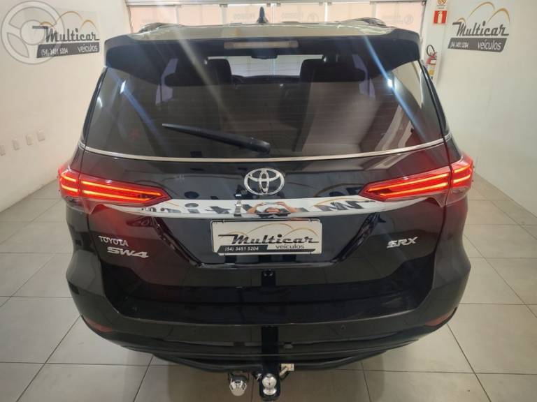 TOYOTA - HILUX SW4 2.8 SRX 4X4 7 LUGARES 16V TURBO INTERCOOLER DIESEL 4P AUTOMÁTICO - 2018/2018 - PRETA - R$ 239.000,00