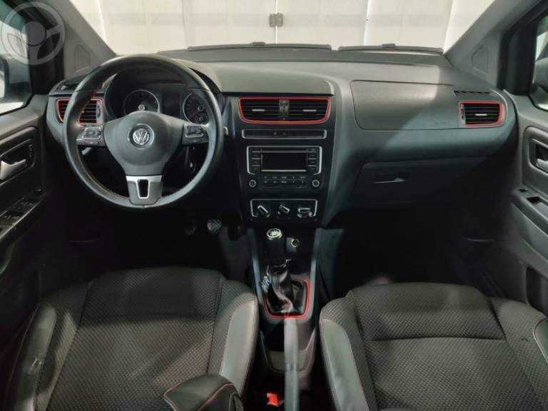 VOLKSWAGEN - FOX 1.6 MI ROCK IN RIO 8V FLEX 4P MANUAL - 2013/2014 - BRANCA - R$ 45.500,00