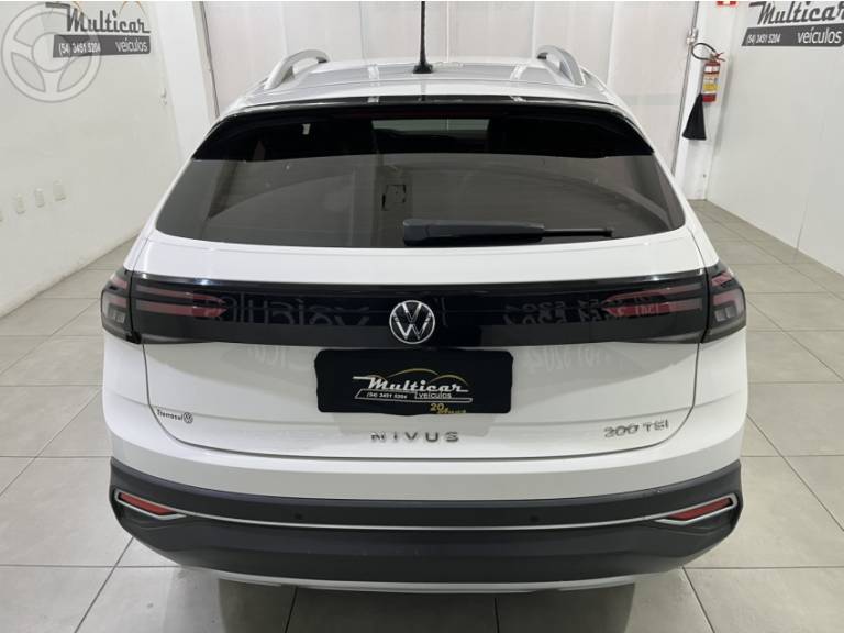 VOLKSWAGEN - NIVUS 1.0 TSI HIGHLINE FLEX 4P AUTOMÁTICO - 2020/2021 - BRANCA - R$ 109.900,00