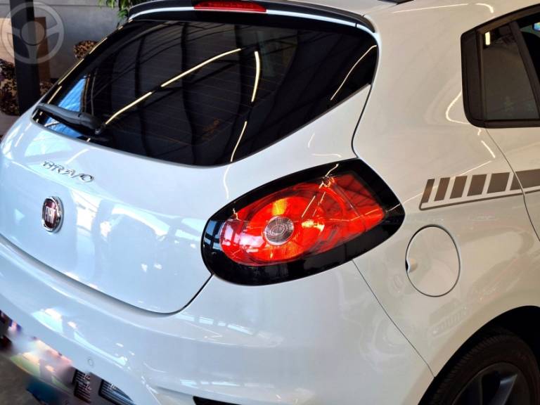 FIAT - BRAVO 1.8 SPORTING 16V FLEX 4P MANUAL - 2015/2016 - BRANCA - R$ 61.000,00