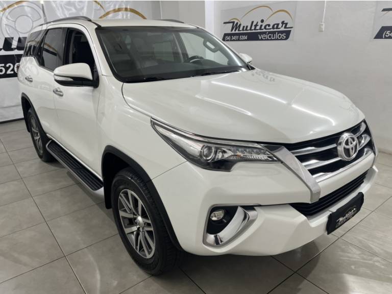 TOYOTA - HILUX SW4 2.8 SRX 4X4 16V TURBO INTERCOOLER DIESEL 4P AUTOMÁTICO - 2017/2017 - BRANCA - R$ 214.000,00
