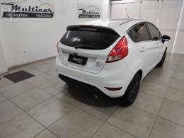 FORD - FIESTA 1.6 TITANIUM PLUS HATCH 16V FLEX 4P AUTOMÁTICO - 2016/2016 - BRANCA - R$ 55.900,00