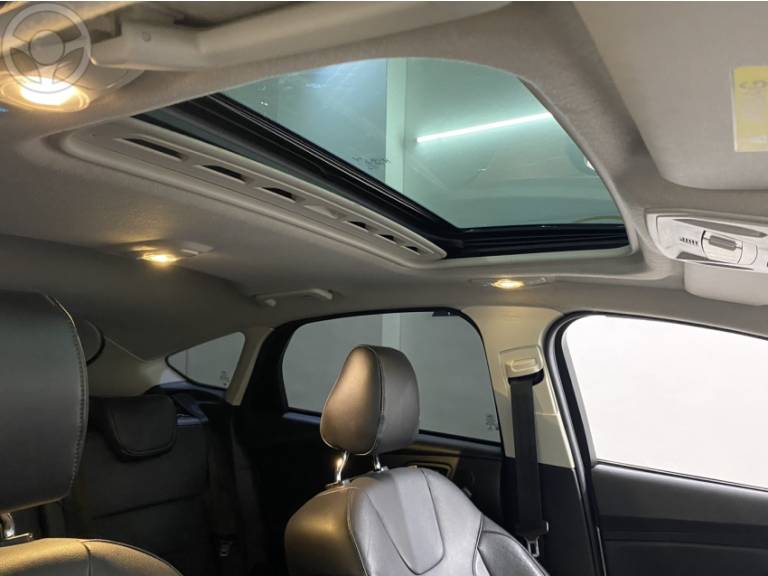 FORD - FOCUS 2.0 TITANIUM HATCH 16V FLEX 4P AUTOMÁTICO - 2015/2016 - BRANCA - R$ 64.900,00