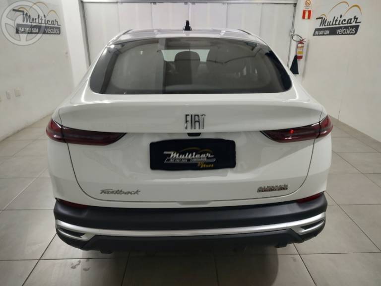 FIAT - FASTBACK 1.0 AUDACE 200 TURBO FLEX 4P AUTOMÁTICO - 2023/2023 - BRANCA - R$ 111.900,00