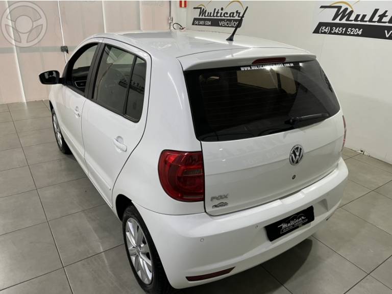 VOLKSWAGEN - FOX 1.0 MI 8V FLEX 4P MANUAL - 2013/2013 - BRANCA - R$ 36.500,00