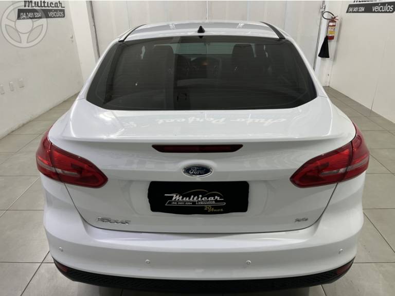 FORD - FOCUS 2.0 SE SEDAN 16V FLEX 4P AUTOMÁTICO - 2017/2017 - BRANCA - R$ 64.900,00