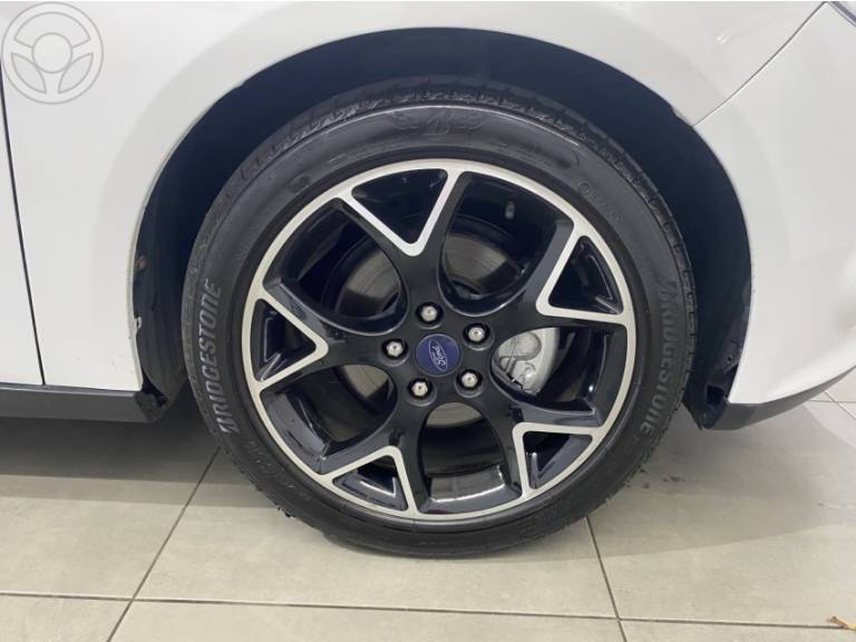 FORD - FOCUS 2.0 TITANIUM SEDAN 16V FLEX 4P AUTOMÁTICO - 2014/2014 - BRANCA - R$ 58.000,00