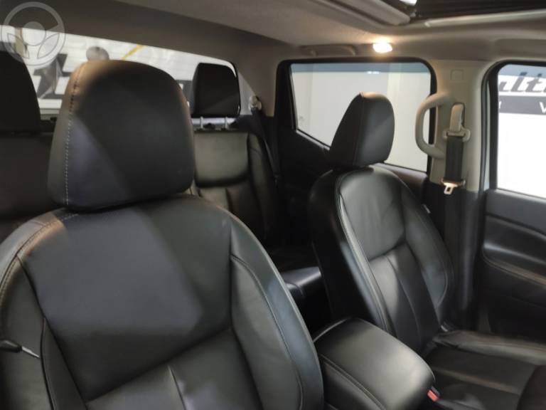 NISSAN - FRONTIER 2.3 LE 4X4 CD BI TURBO DIESEL 4P AUTOMÁTICO - 2021/2022 - BRANCA - R$ 179.900,00