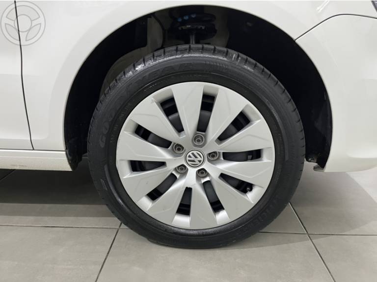 VOLKSWAGEN - FOX 1.6 MSI TRENDLINE 8V FLEX 4P MANUAL - 2016/2016 - BRANCA - R$ 50.900,00